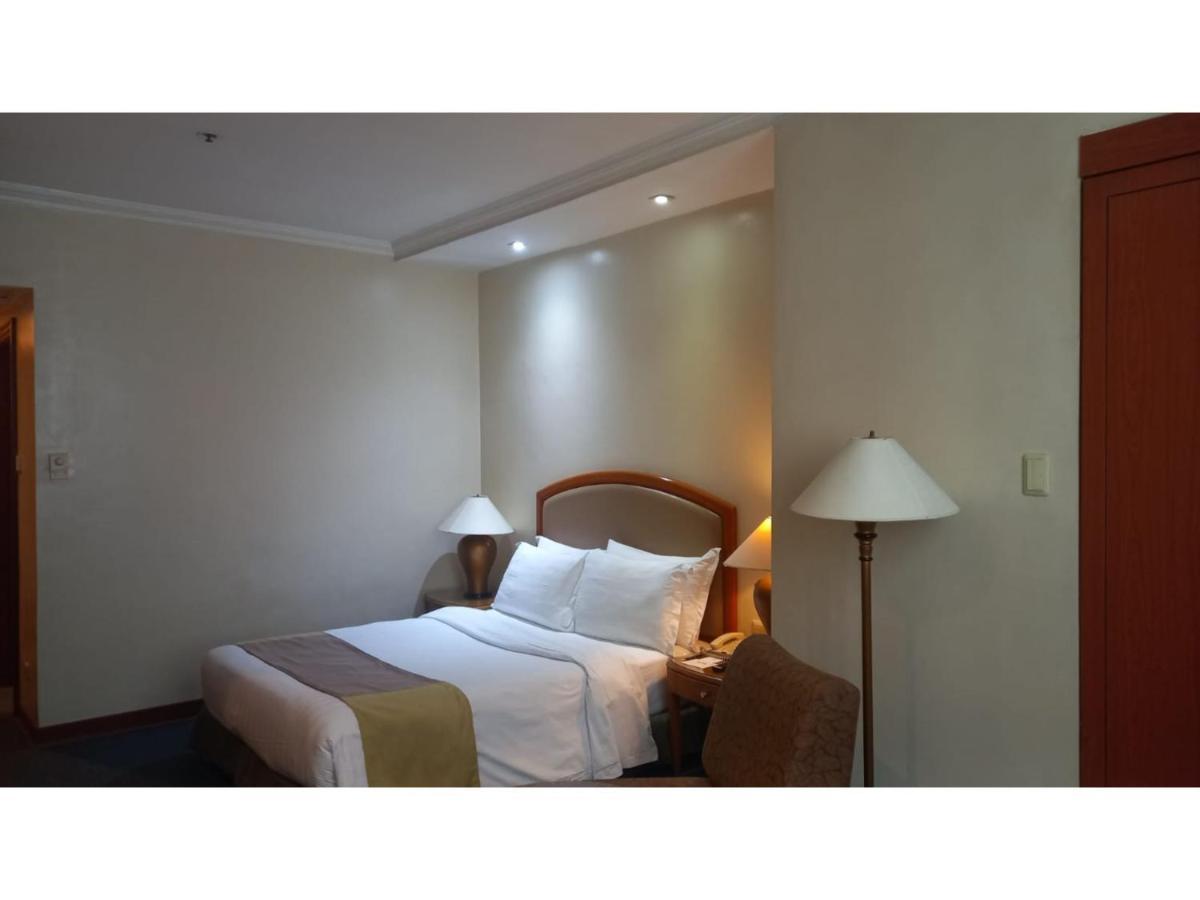 Capital O 914 Makati Palace Hotel 마카티 외부 사진