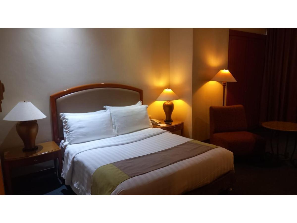 Capital O 914 Makati Palace Hotel 마카티 외부 사진