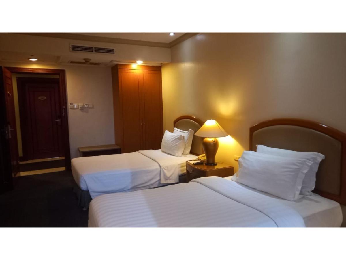 Capital O 914 Makati Palace Hotel 마카티 외부 사진