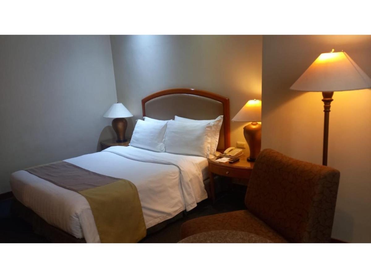 Capital O 914 Makati Palace Hotel 마카티 외부 사진